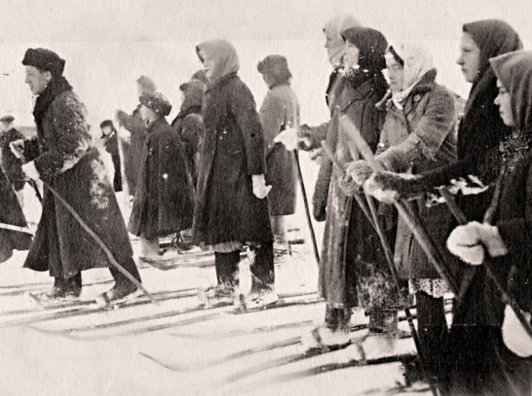 Участники лыжных соревнований. Школьная спартакиада, 1941 г.