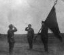 Командир 219 стрелковой дивизии генерал-майор  В. П. Котельников вручает боевое знамя