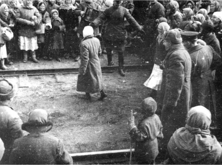 Проводы бойцов 112-й Башкирской кавалерийской дивизии. Давлеканово, 1942 г.