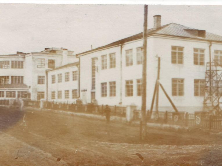 Металлургический техникум, где распологалось 2-е Ленинградское артиллерийское училище, 1941-1945 гг.