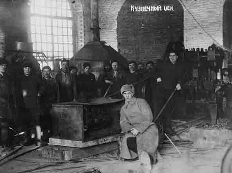 Кузнечный цех Благовещенского завода,  1940-е гг.