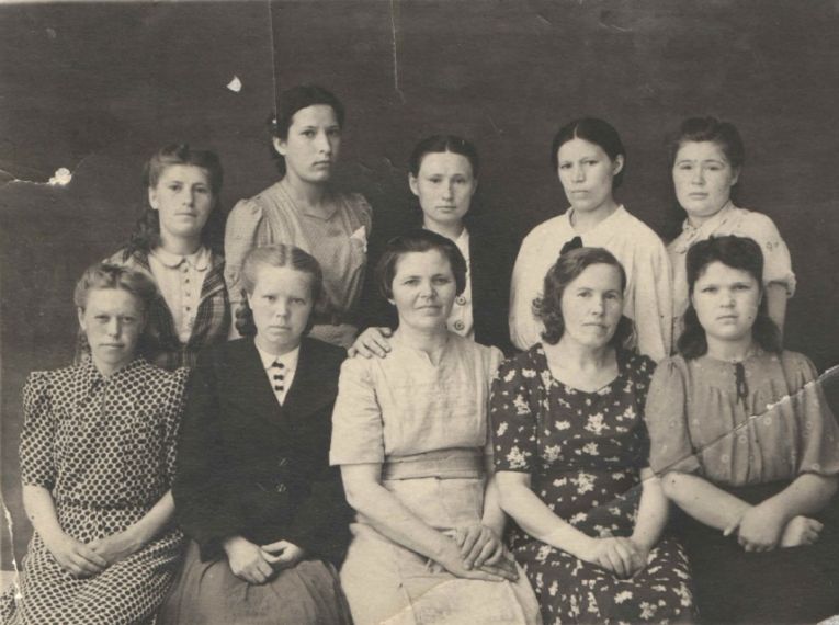 Коллектив швейной фабрики, г. Бирск, 1941 г.