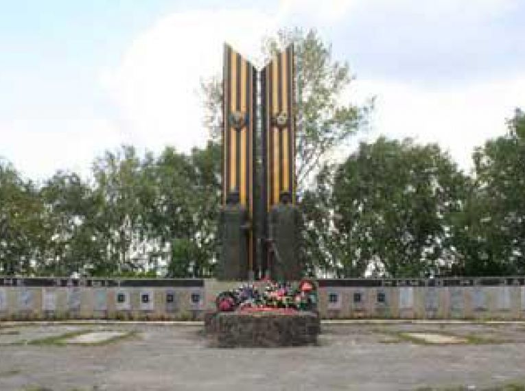 Памятник посвященный воинам, погибшим в годы Гражданской войны и Великой Отечественной войне 1941-1945 гг., с. Зилаир