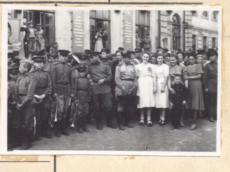 Встреча воинов на станции Уфа 1945 г.