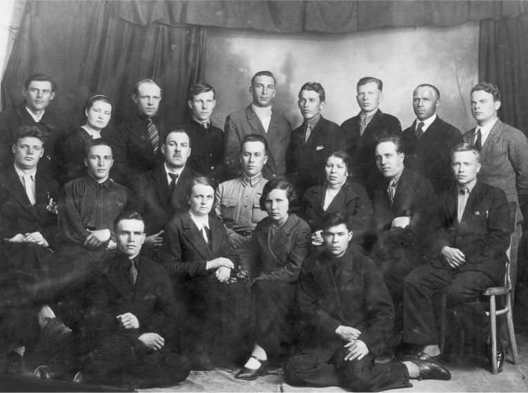 Коллектив сотрудников отдела мер и весов НКВД БАССР, 1937 г.