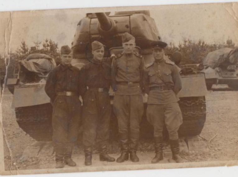 Г.П. Тарасевич с сослуживцами в годы Великой Отечественной войны 1941-1945 гг.