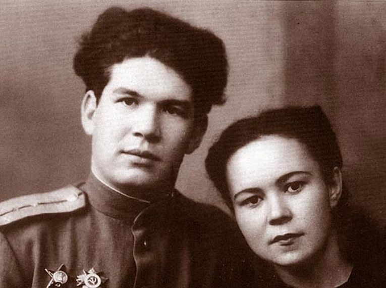 М.Карим с женой Раузой, 1946 г.