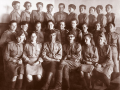 Девушки-курсанты и преподаватели Военно-авиационного училища разведчиков перед отправкой на фронт,  г. Давлеканово, 1942 г.