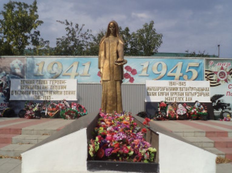 Памятник воинам павшим в годы Великой Отечественной войны 1941-1945 гг., с. Бурибай