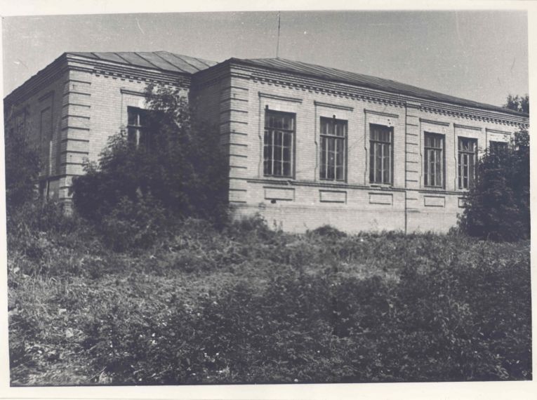 Здание школы, где размещались эвакуированные испанские дети, д.Сафарово,  1941-1945 гг.
