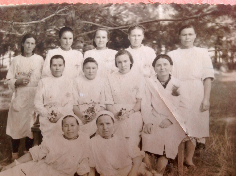 Медсестры Бураевской больницы, 1940-е гг.