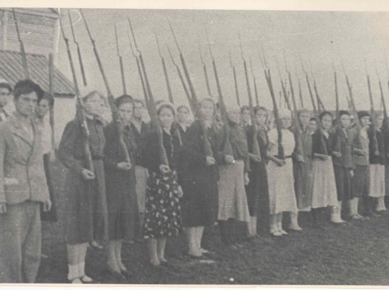 Бойцы женского стрелкового батальона, г.Ишимбай, 1941-1945 гг.