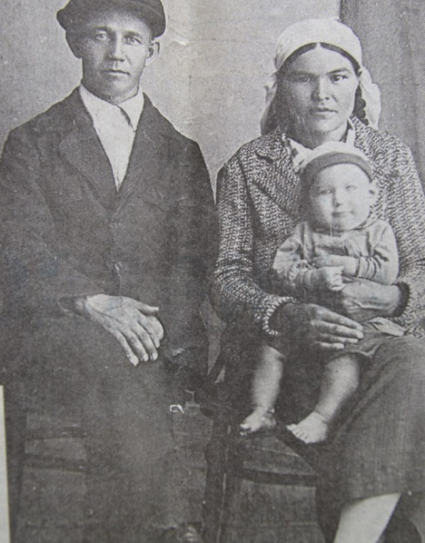 Семья Халиловых, д. Бурлы, 1940-е гг.