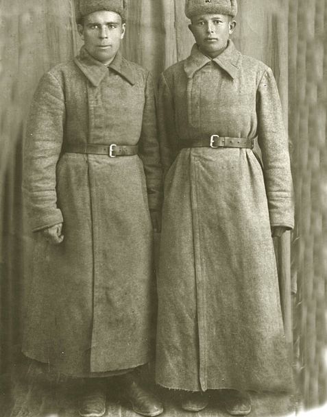 З.З. Байгильдин (слева), уроженец д. Утяганово, 1942 г.