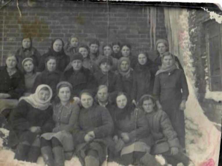 Работники артели «Металлист», февраль 1945 г.