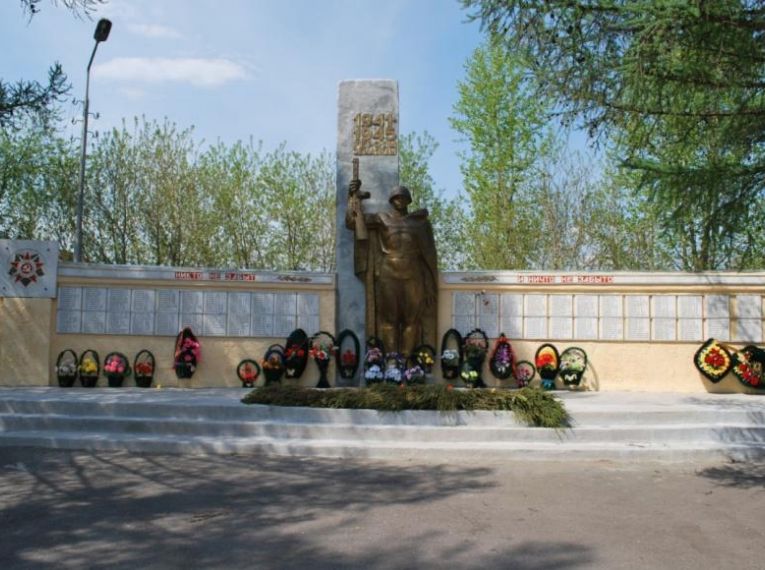 Памятник павшим воинам в годы Великой Отечественной войны 1941-1945 гг. с. Верхние Киги