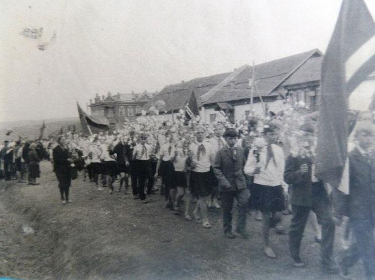 Учащиеся Зилаирской средней школы, 1940-е гг.