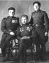 М.Г. Ишмеев (в центре) с боевыми товарищами, 1945 г.