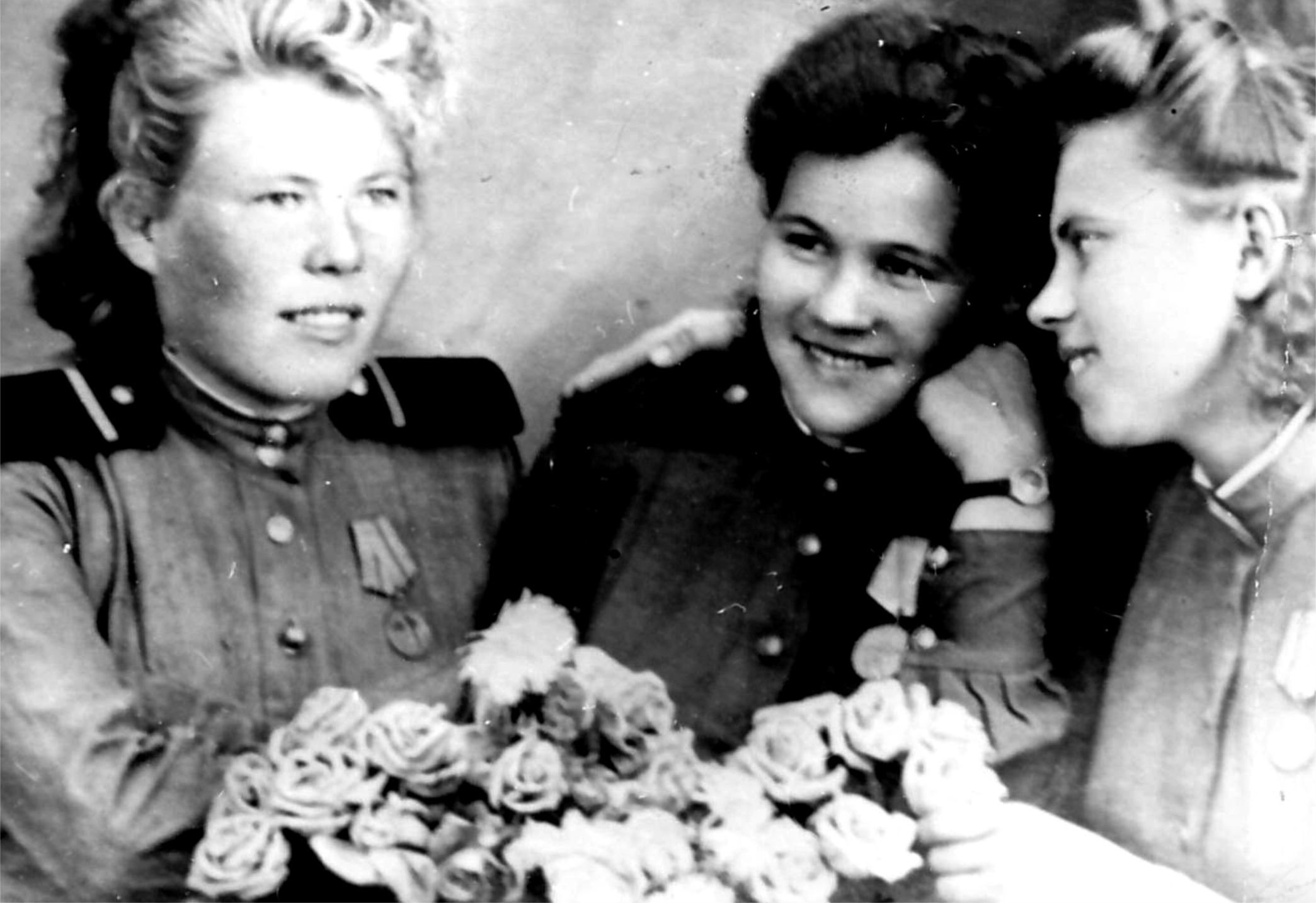 Ф.Х. Султанова (Слева) с боевыми подругами, уроженки района, 1940 г.