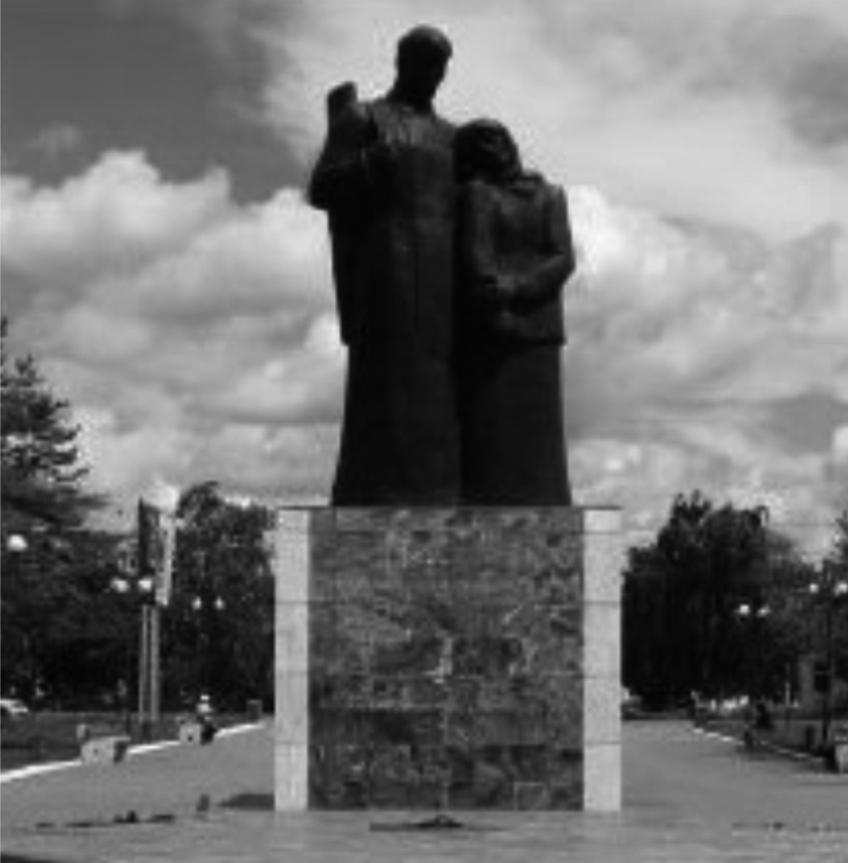 Памятник скорбящей матери, г.Туймазы