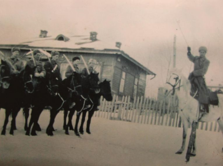 Нуримановский «Осоавихим», с. Красная Горка, 1943 г. 15 мая 1941 года при райсовете «Осоавиахим» открылся кавалерийский клуб.