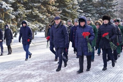 23 февраля в уфимском парке Победы состоялась церемония возложения цветов к Вечному огню, посвященная Дню защитника Отечества