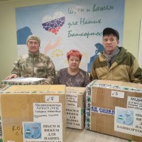 Волонтеры в роли Дедов Морозов