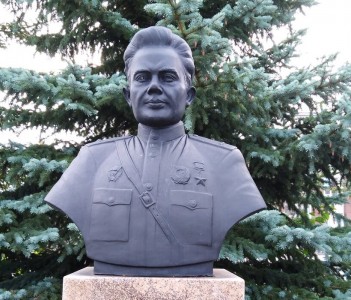 Бюст Героя Советского Союза  Г.Ш.Арсланова