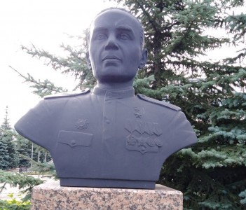 Бюст Героя Советского Союза Х.Н.Гайсина