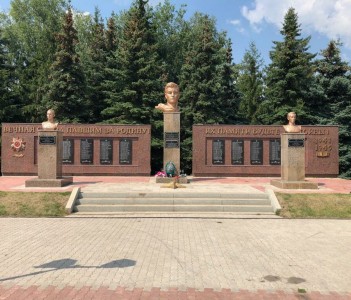 Памятник Герою Советского Союза  М.Х.Губайдуллину