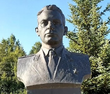 Бюст Героя Советского Союза И.Л.Сиренко