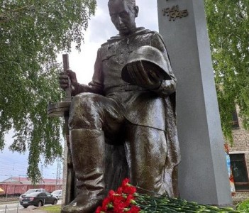 Памятник солдату-железнодорожнику